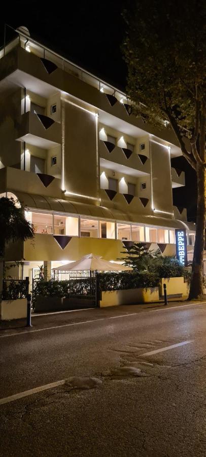 Hotel Beppe Римини Экстерьер фото