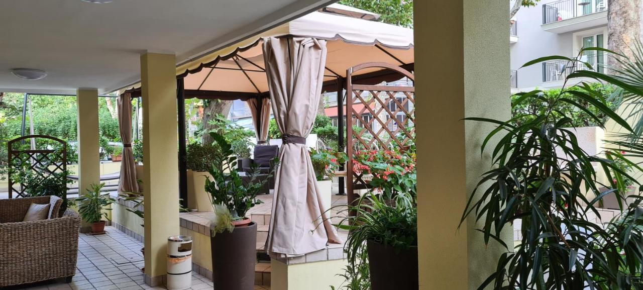 Hotel Beppe Римини Экстерьер фото