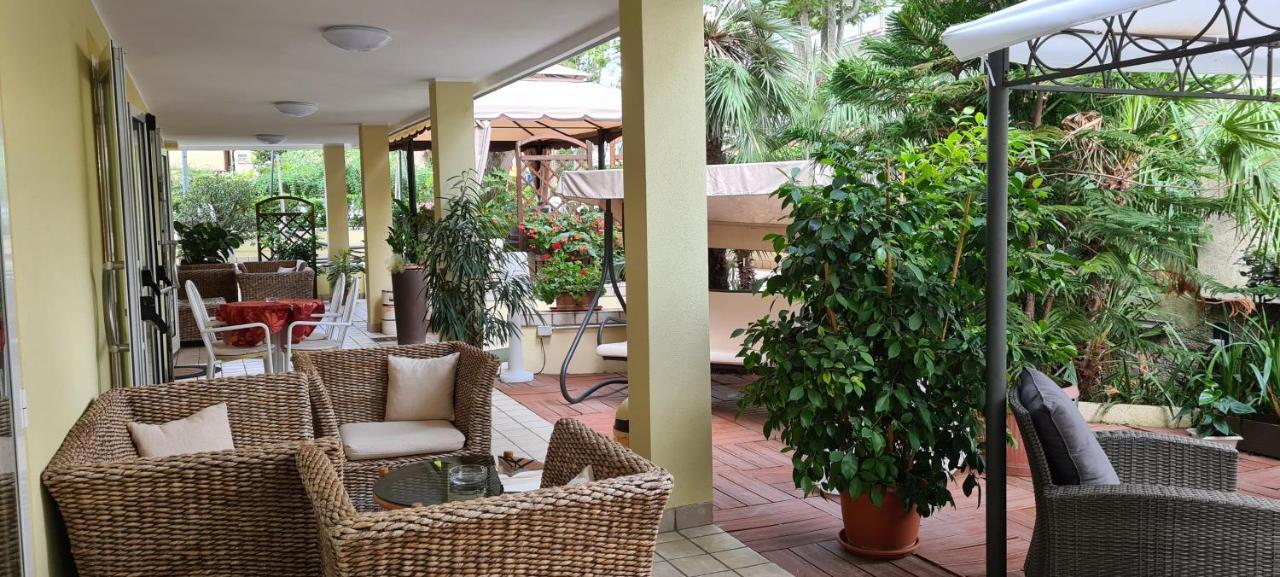 Hotel Beppe Римини Экстерьер фото