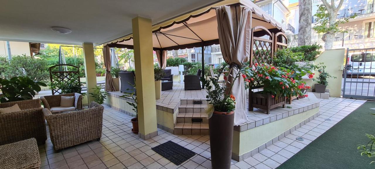 Hotel Beppe Римини Экстерьер фото