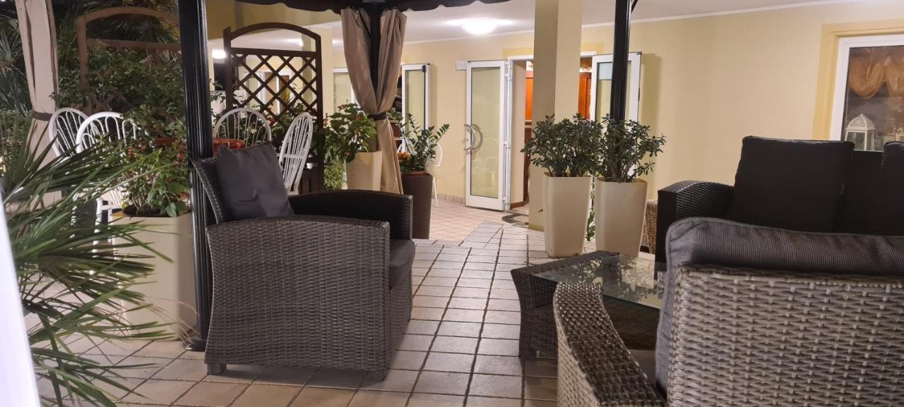 Hotel Beppe Римини Экстерьер фото
