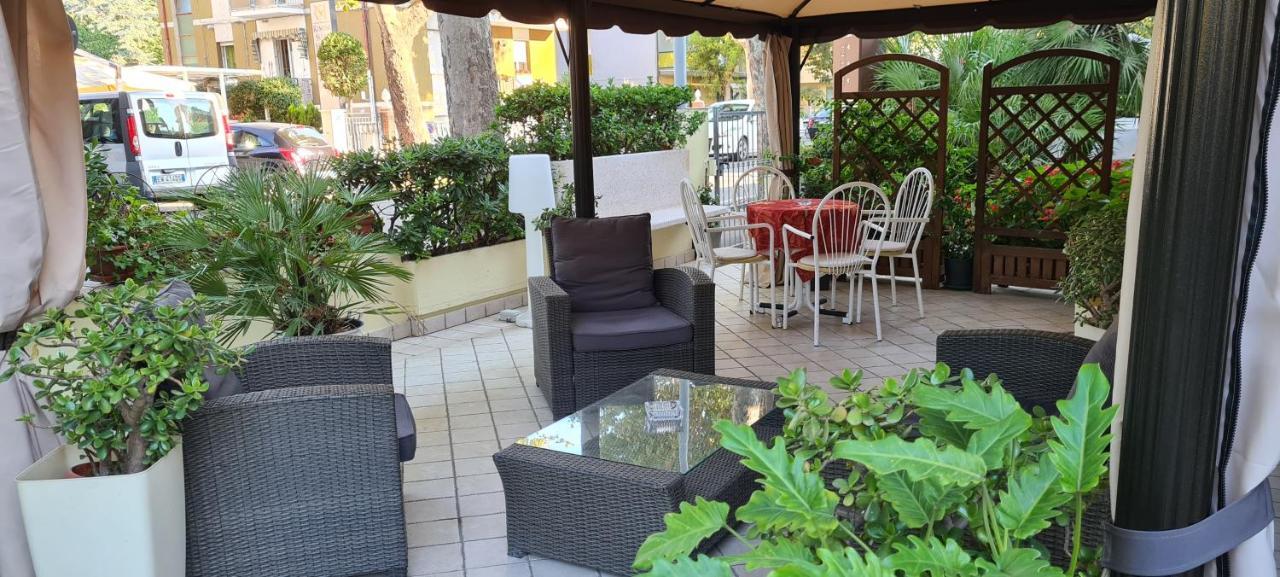 Hotel Beppe Римини Экстерьер фото
