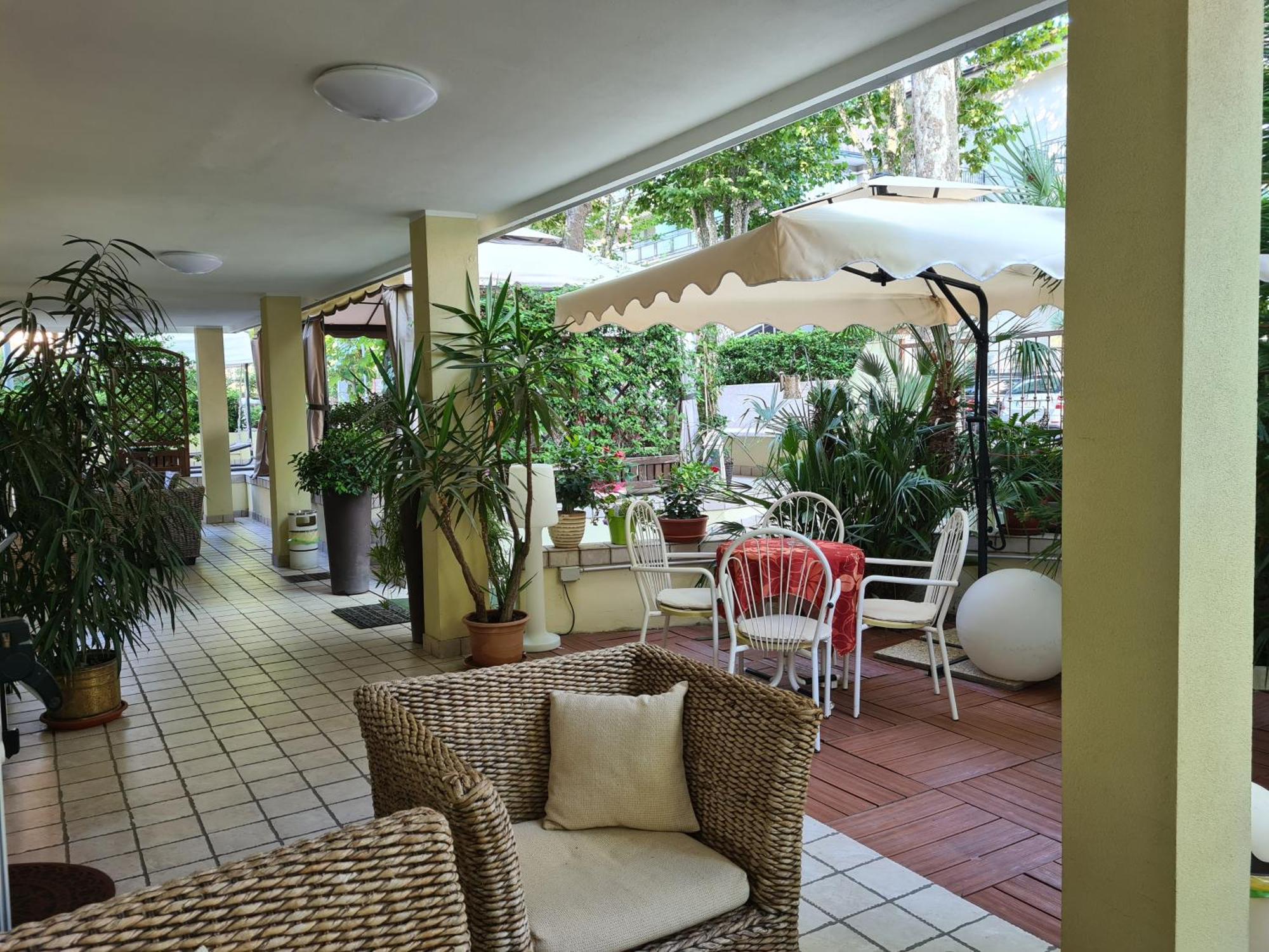 Hotel Beppe Римини Экстерьер фото