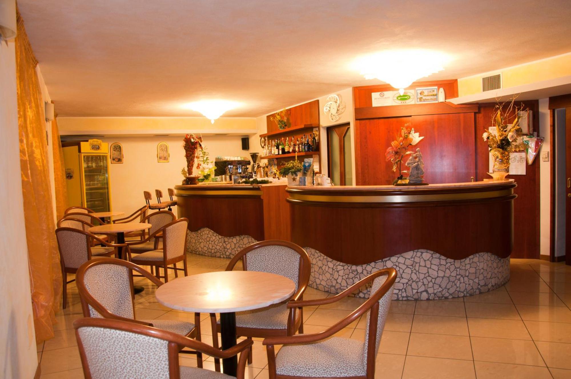 Hotel Beppe Римини Экстерьер фото