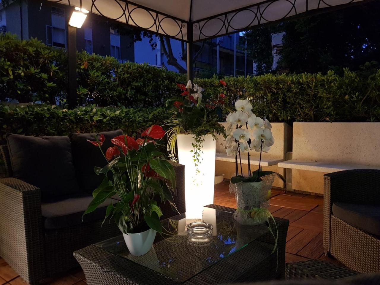 Hotel Beppe Римини Экстерьер фото