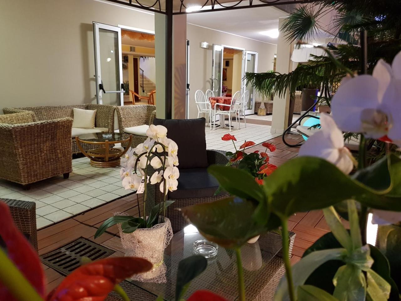 Hotel Beppe Римини Экстерьер фото